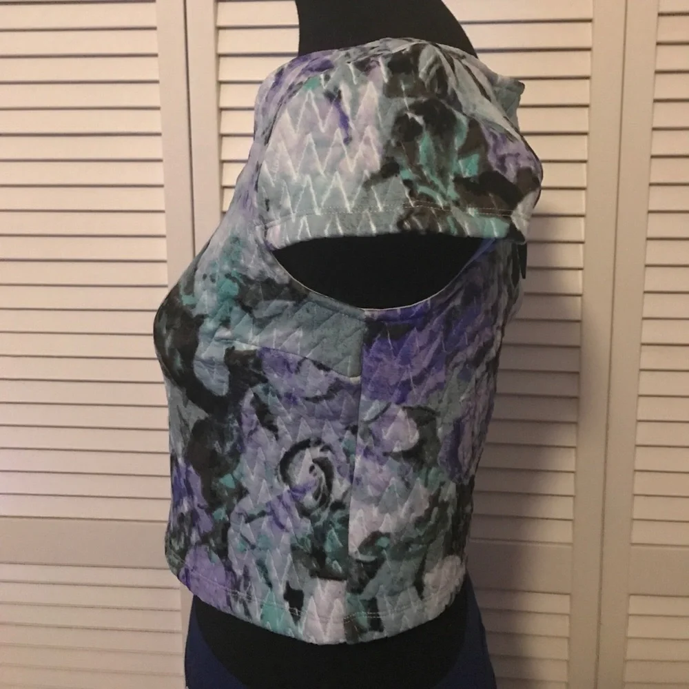 Crop top, floral Blue, Purple, green Jessica Simpson flowers Small cap sleeve - Picture 7 of 9